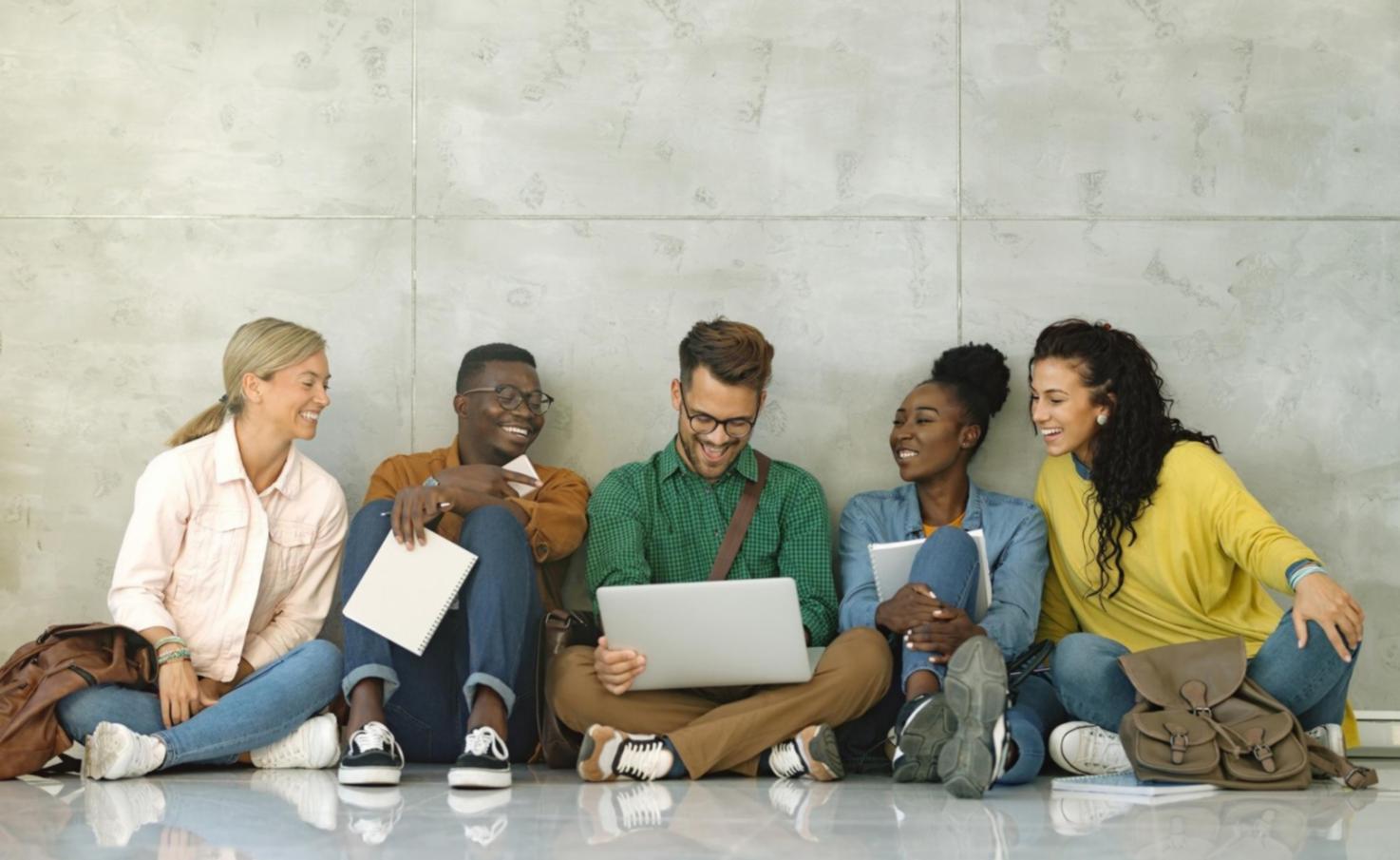 Dashboard analisis keuangan dengan berbagai grafik dan chart